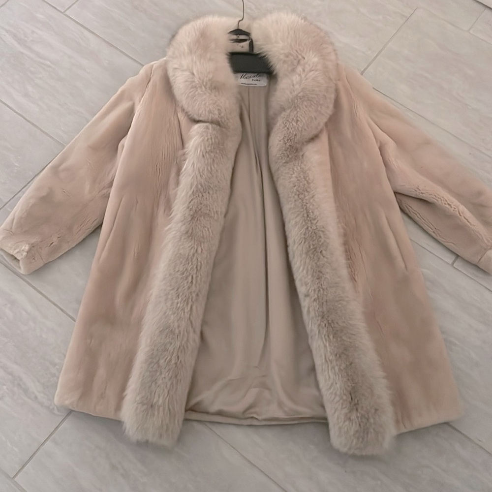 Rose Beige Sheared Beaver Stroller with Fox Tuxedo from Muscalus Furs